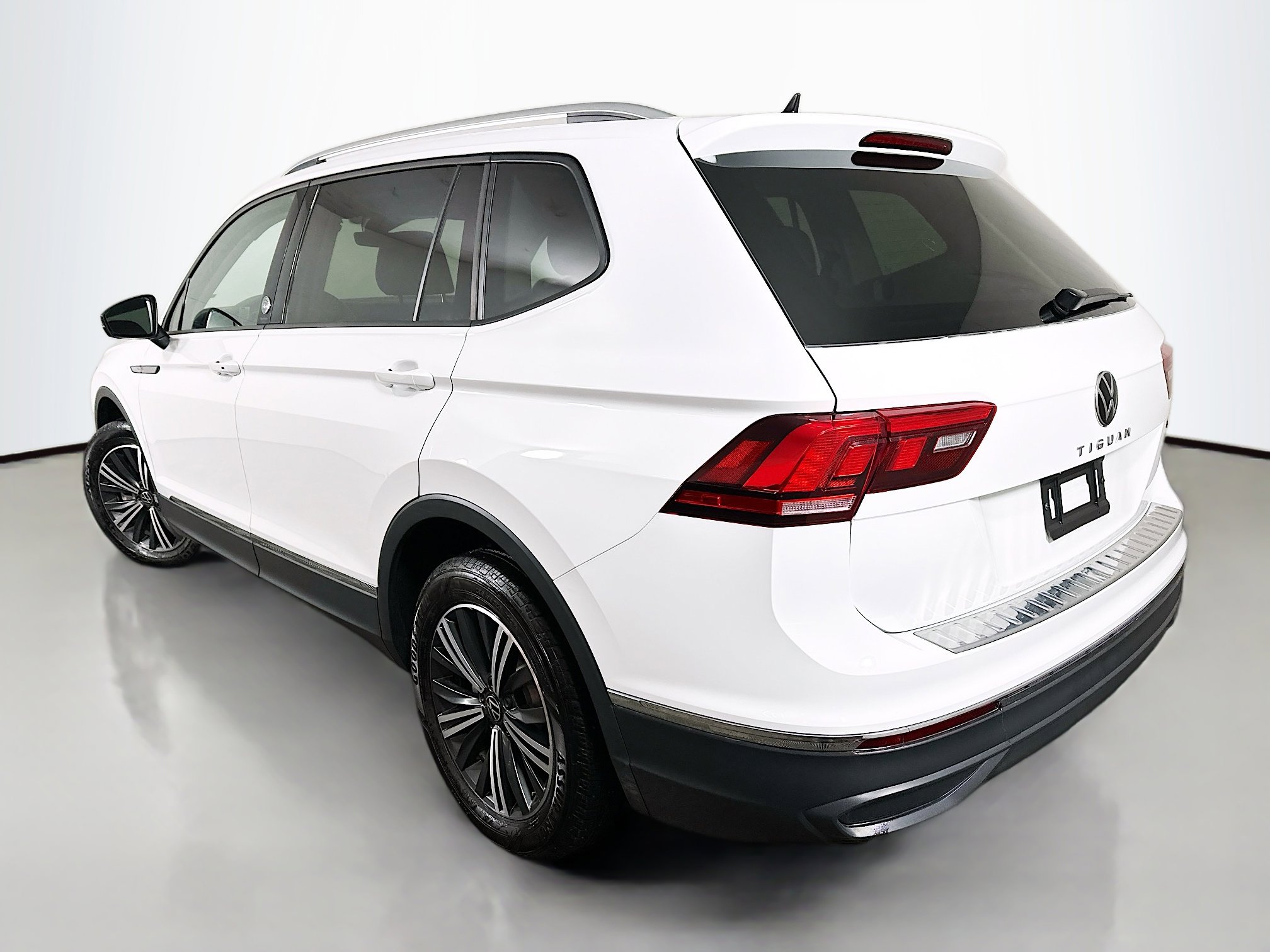 Used 2024 Volkswagen Tiguan Wolfsburg Edition image 5