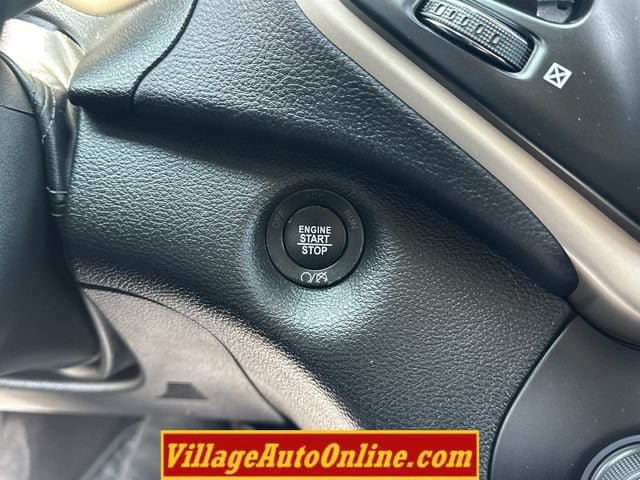 Used 2017 Jeep Cherokee Latitude w/ Comfort/Convenience Group AWD/4WD image 23