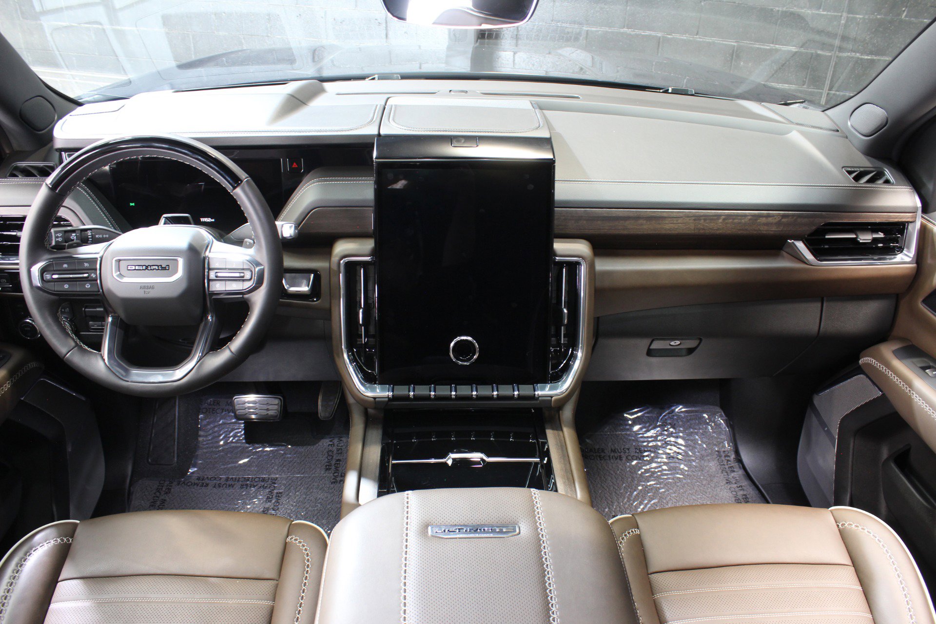 Used 2025 GMC Yukon Denali Ultimate w/ LPO, Floor Liner Package AWD/4WD image 29
