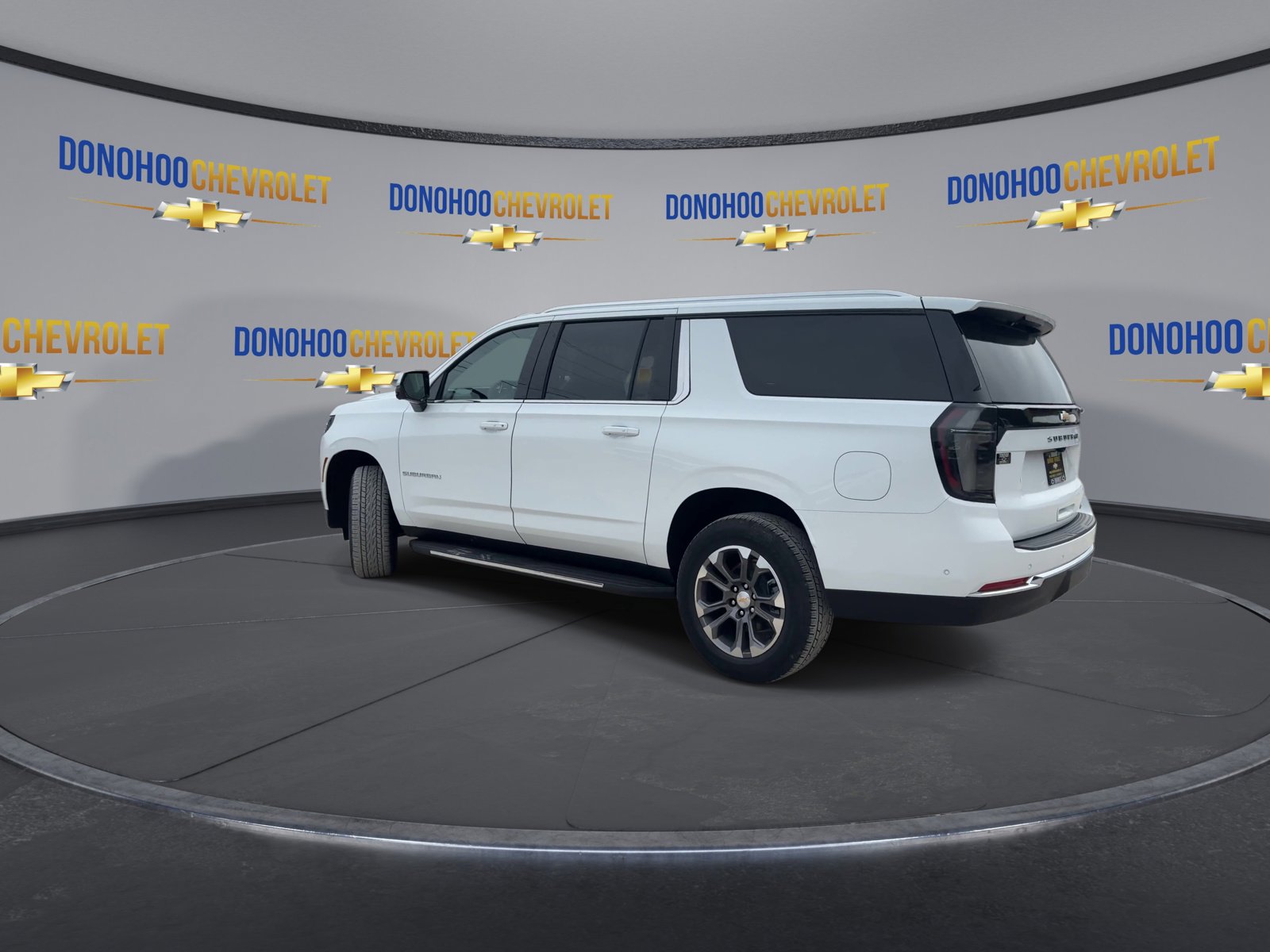 New 2026 Chevrolet Suburban LT image 9