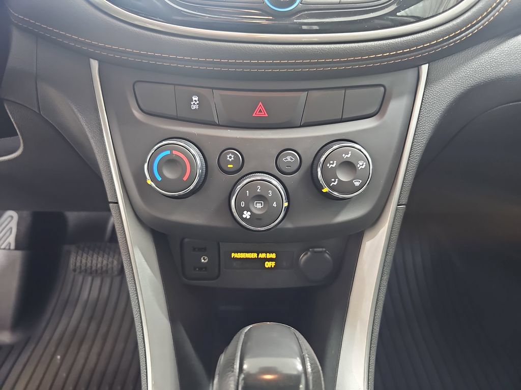 Used 2020 Chevrolet Trax LS w/ Tint and Cruise Package AWD/4WD image 27