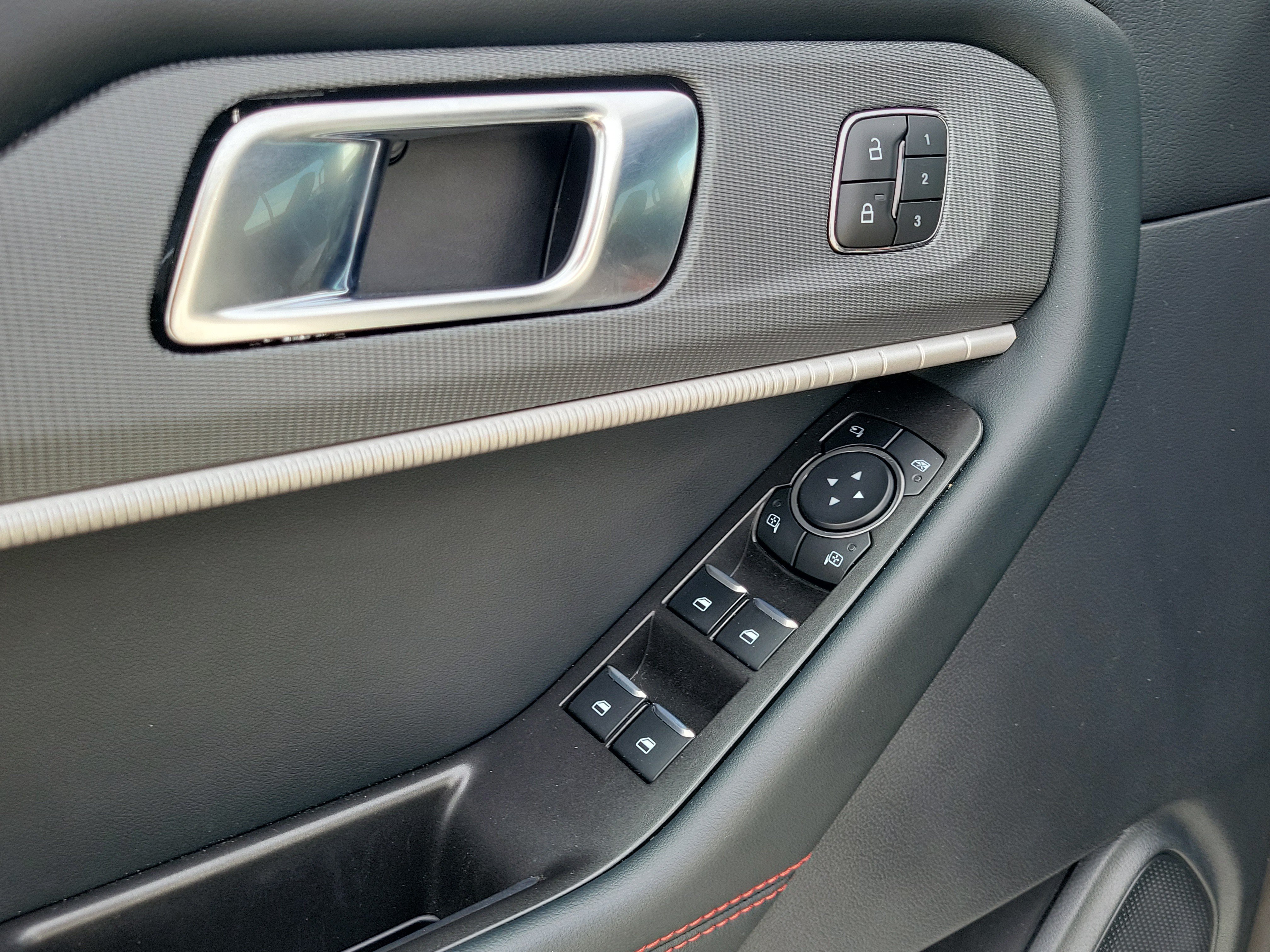 Certified 2025 Ford Explorer ST AWD/4WD image 21