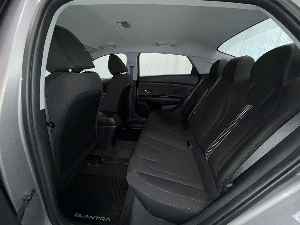 Used 2023 Hyundai Elantra SEL image 12