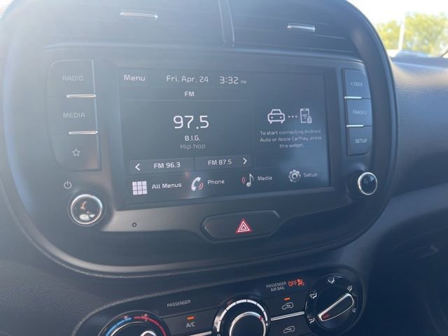 Used 2025 Kia Soul LX w/ LX Technology Package FWD image 15
