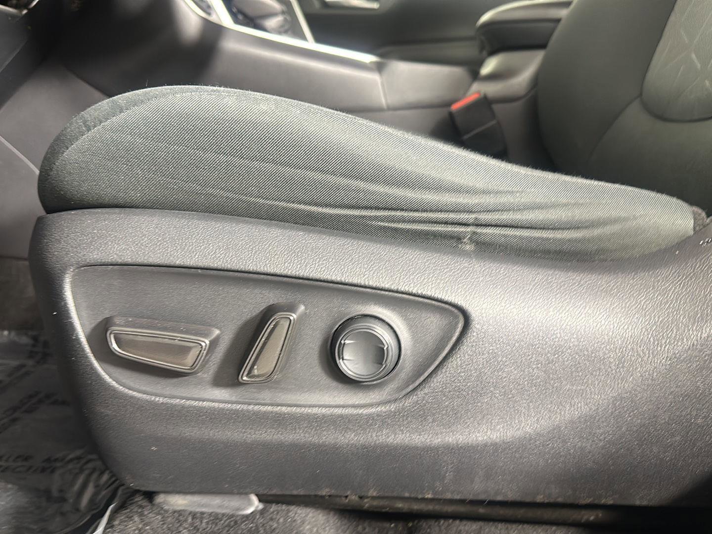 Used 2020 Toyota RAV4 XLE w/ Convenience Package image 6