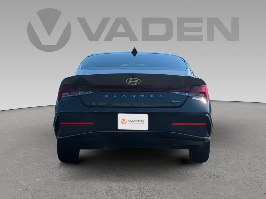 Used 2024 Hyundai Elantra Blue FWD image 21