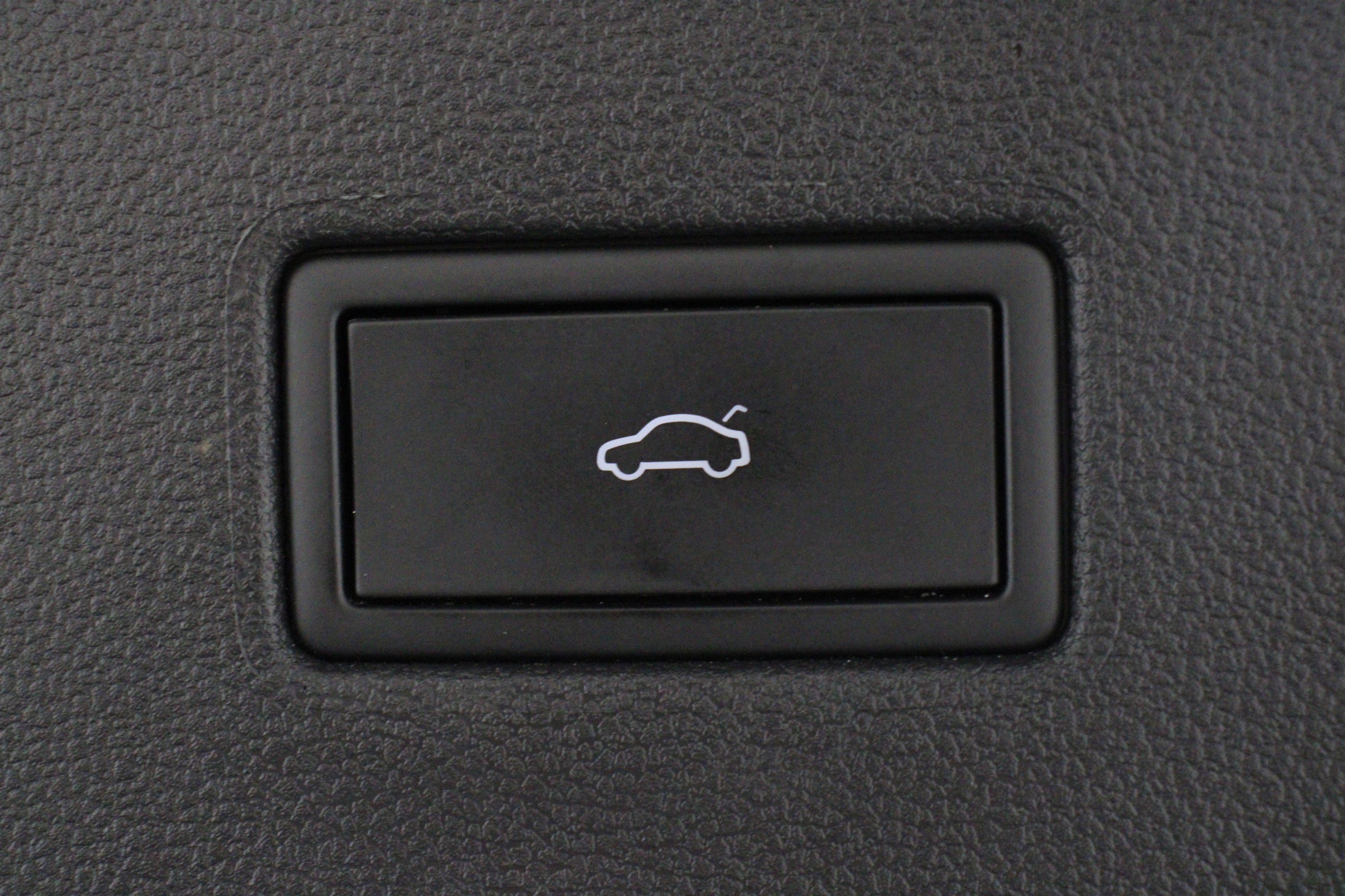 Used 2024 Volkswagen Tiguan SE image 25