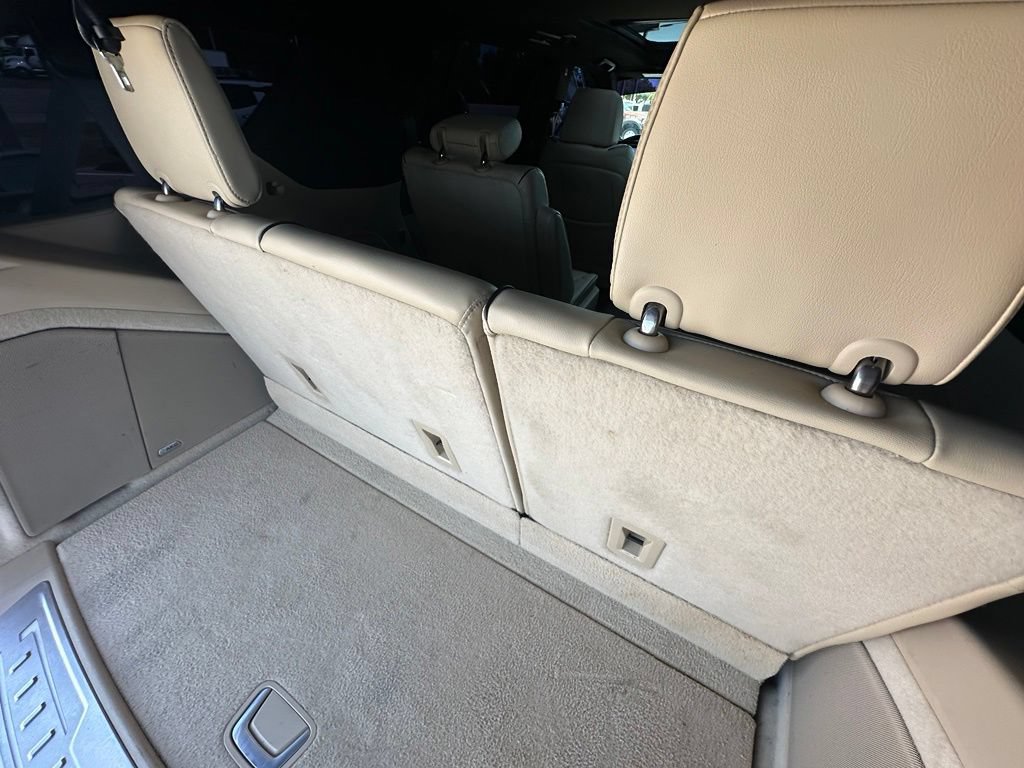 Used 2023 Cadillac Escalade Premium Luxury w/ LPO, Illumination Package RWD image 23