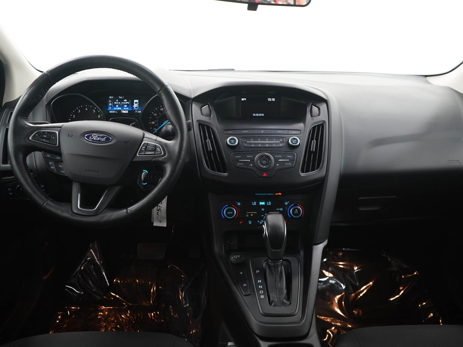 Used 2018 Ford Focus SE w/ SE Appearance Package FWD image 14