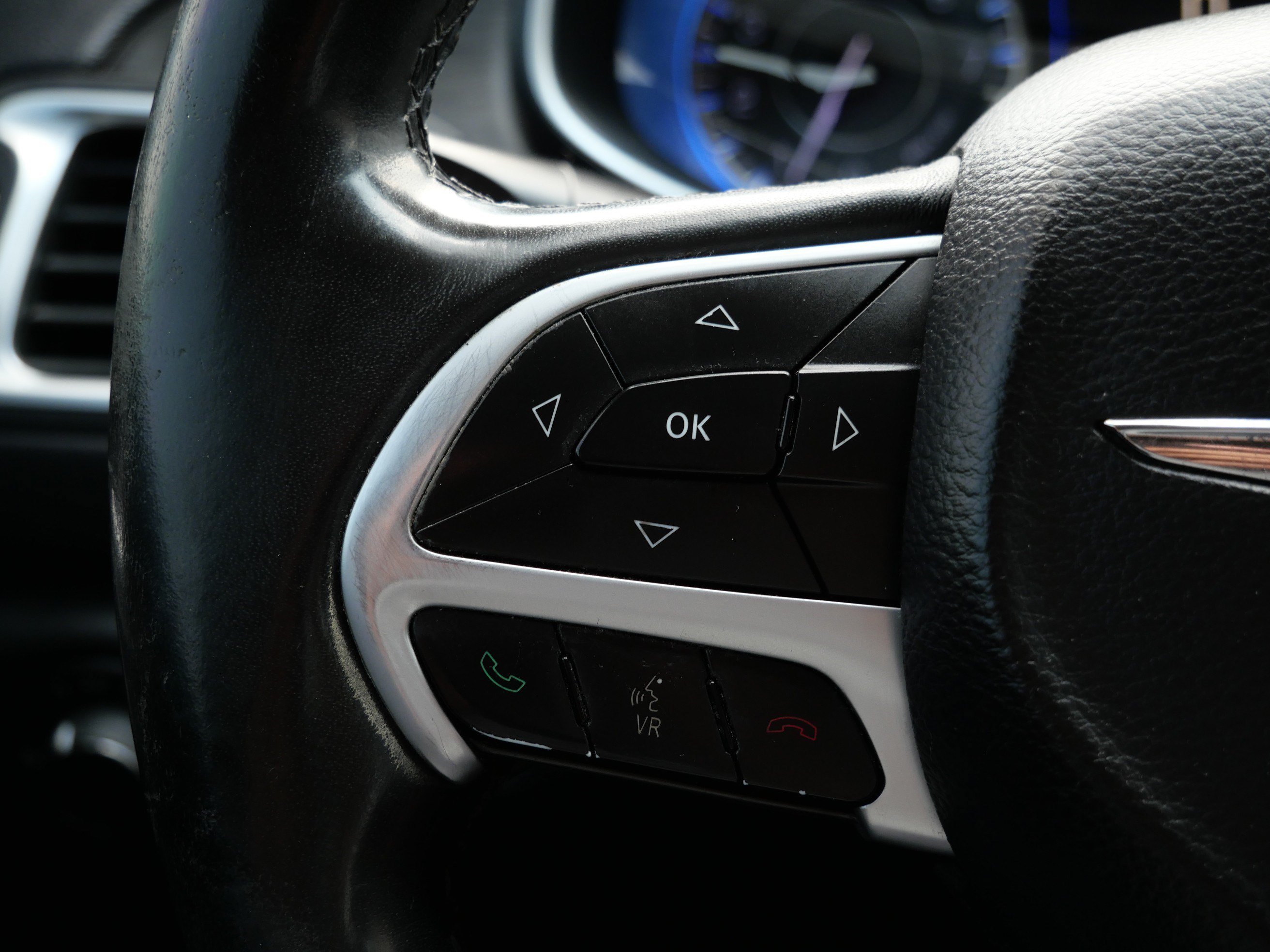 Used 2015 Chrysler 200 Limited w/ Convenience Group FWD image 28