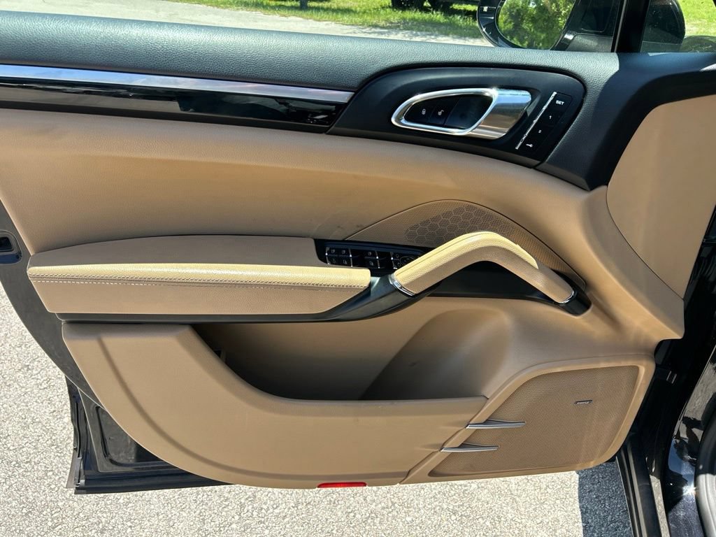 Used 2017 Porsche Cayenne S AWD/4WD image 17