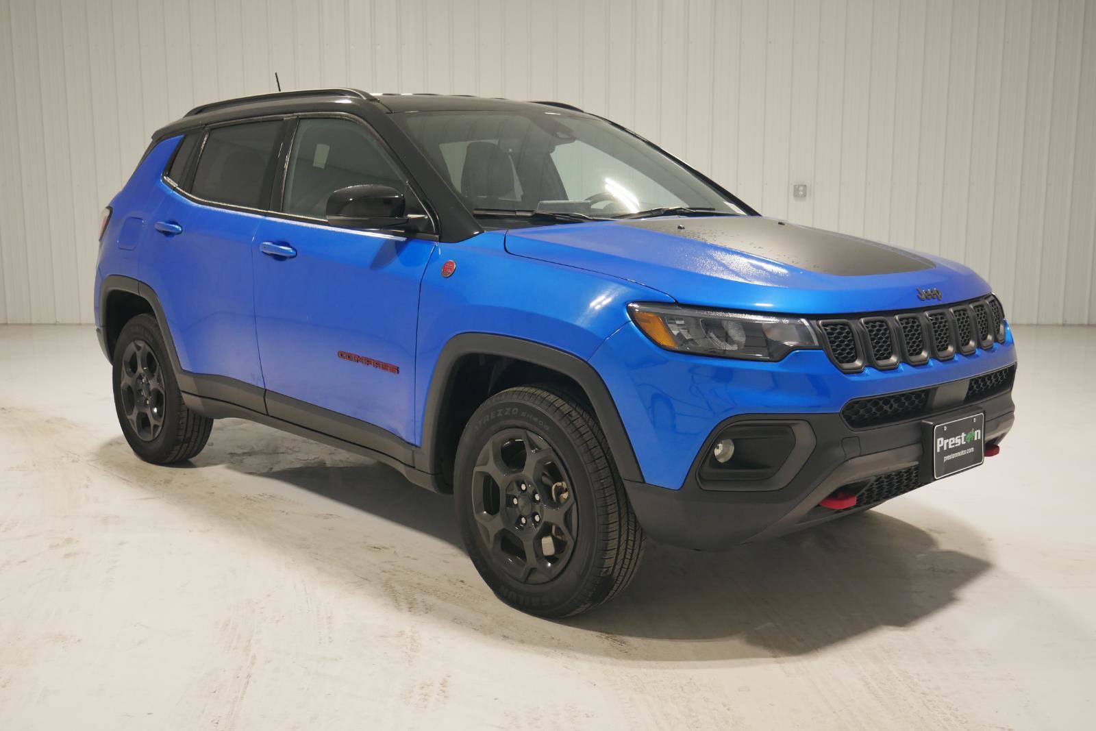 Used 2023 Jeep Compass Trailhawk image 3