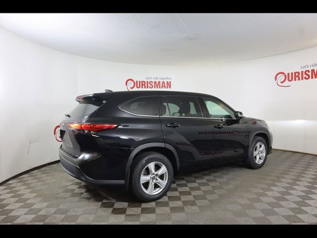 Used 2022 Toyota Highlander L image 11
