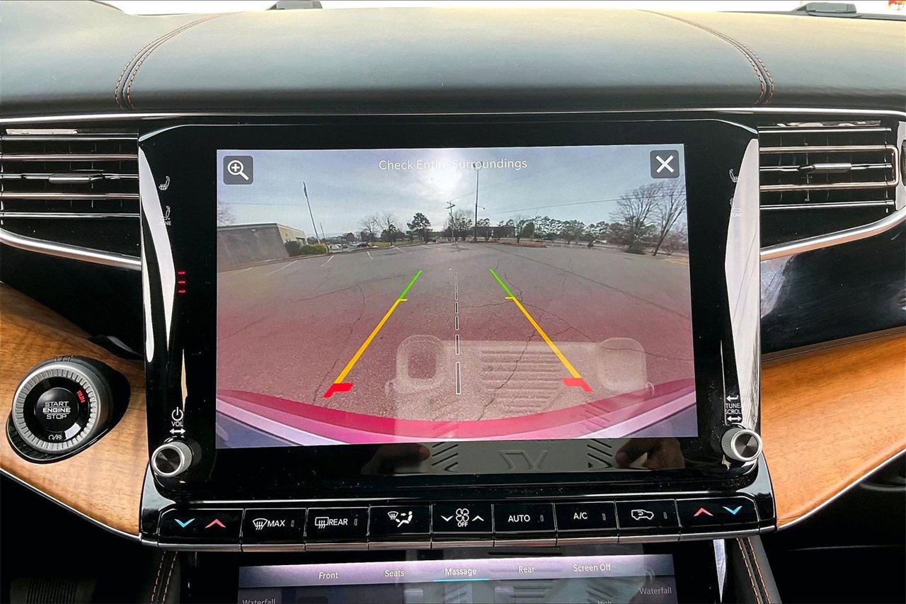 Used 2024 Jeep Grand Wagoneer Series III w/ HD Trailer Tow Package image 15