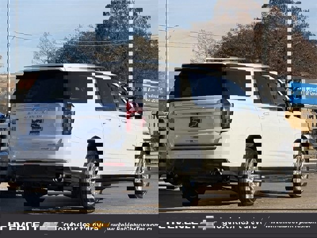 Used 2023 Chevrolet Suburban Premier image 6