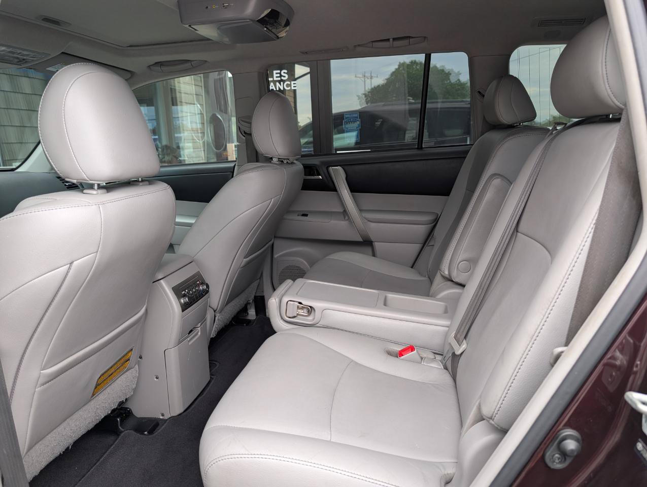 Used 2012 Toyota Highlander SE w/ Tow Pkg FWD image 20
