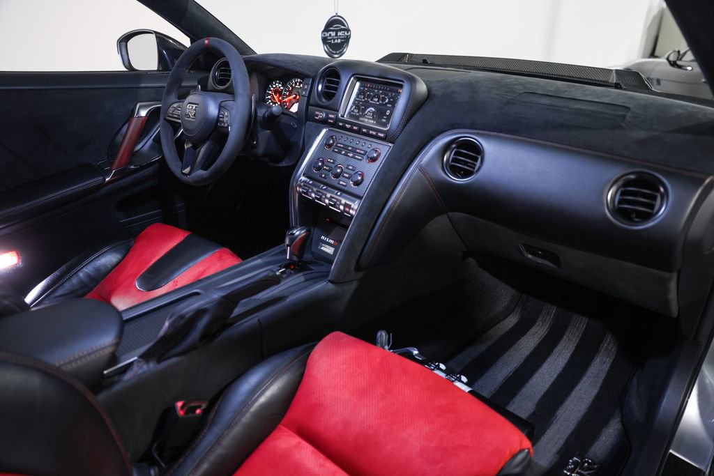 Used 2010 Nissan GT-R Premium AWD/4WD image 23