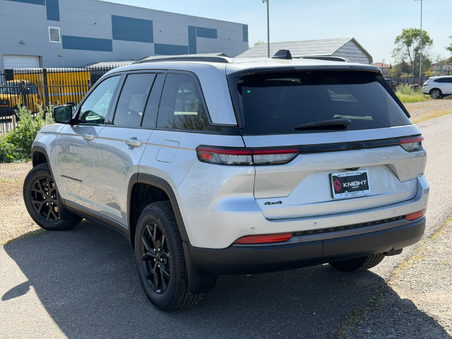 New 2026 Jeep Grand Cherokee Altitude AWD/4WD image 9