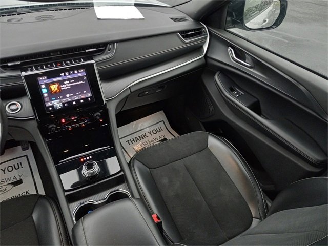 Used 2024 Jeep Grand Cherokee L Laredo image 18