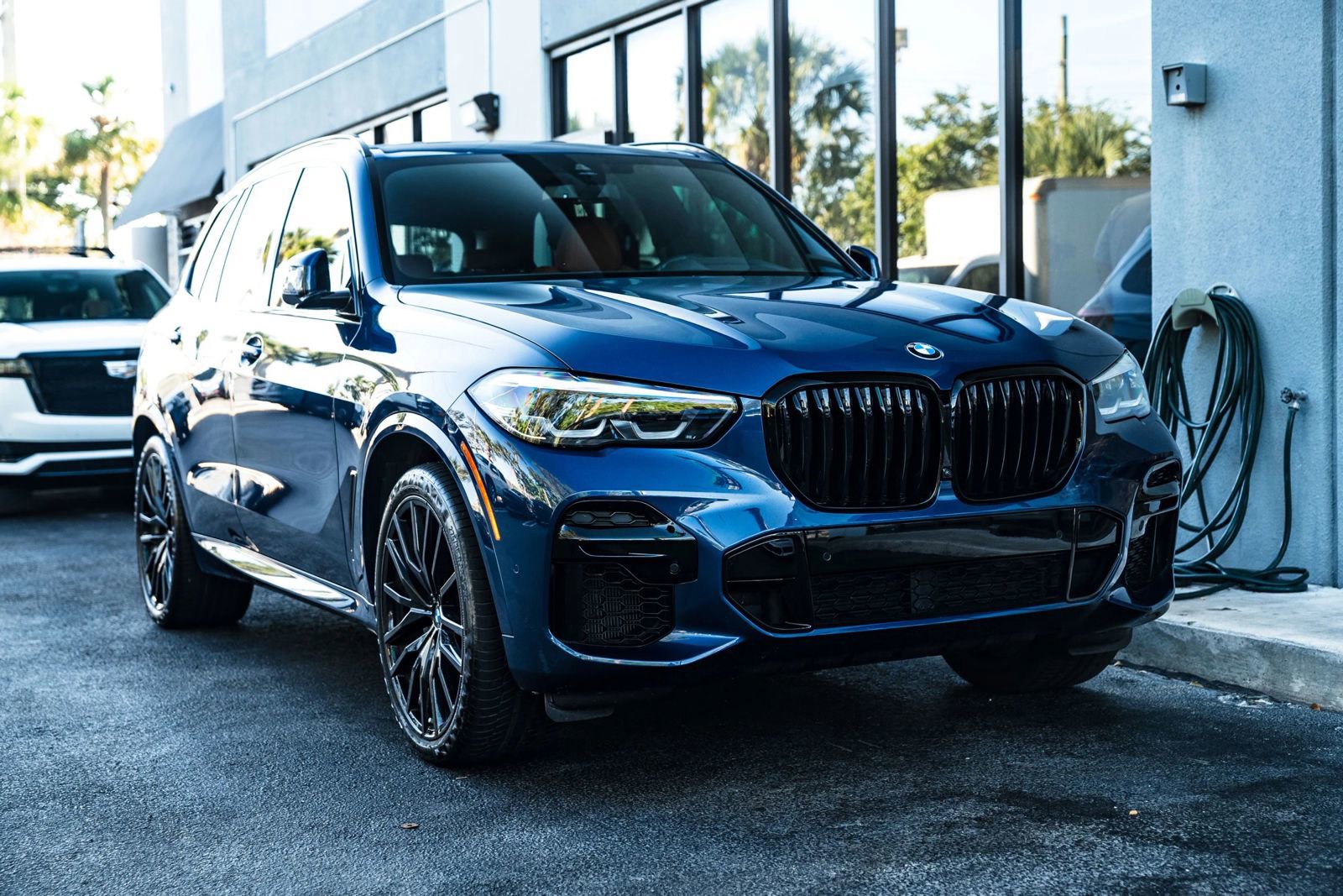 Used 2023 BMW X5 sDrive40i w/ M Sport Package RWD image 2