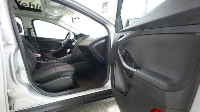 Used 2018 Ford Focus SEL FWD image 10