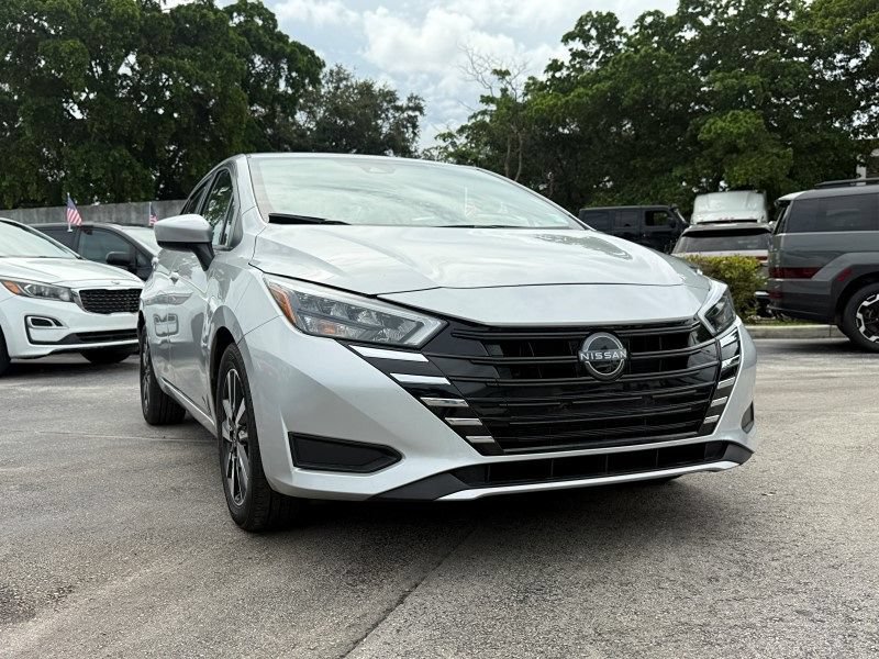 Used 2025 Nissan Versa SV FWD image 3