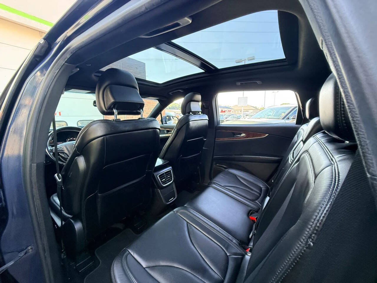 Used 2017 Lincoln MKX Select AWD/4WD image 10