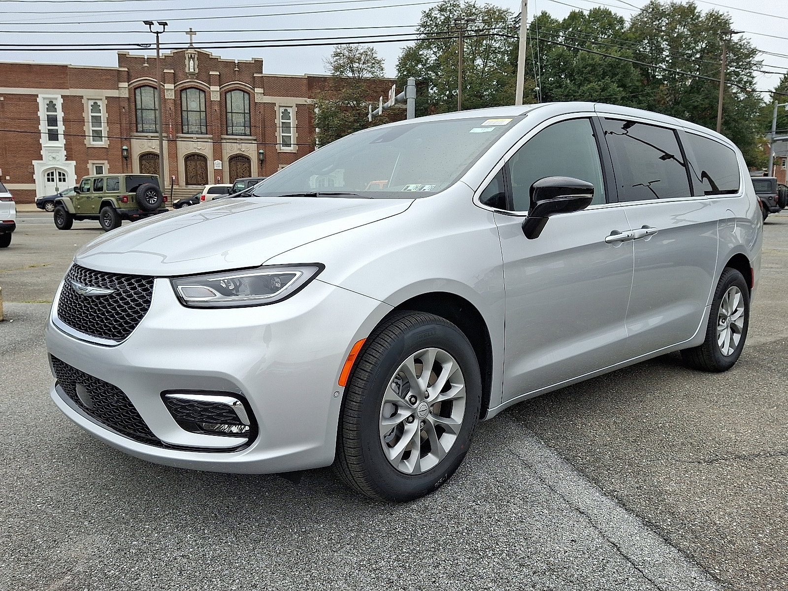 New 2026 Chrysler Pacifica Select image 3