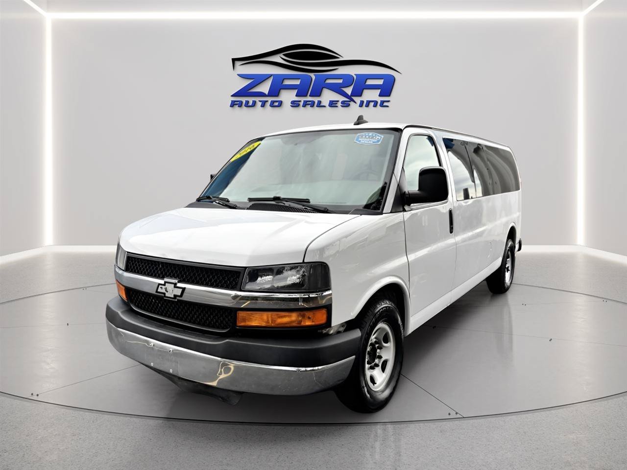 Used 2016 Chevrolet Express 3500 LT w/ LT Preferred Equipment Group RWD image 2