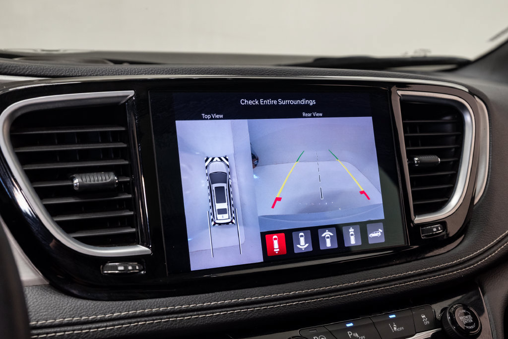 Used 2022 Chrysler Pacifica Limited w/ Uconnect Theater Family Group FWD image 16