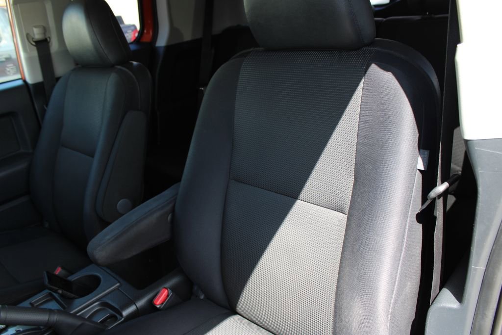 Used 2014 Toyota FJ Cruiser 4WD w/ Convenience Package image 16