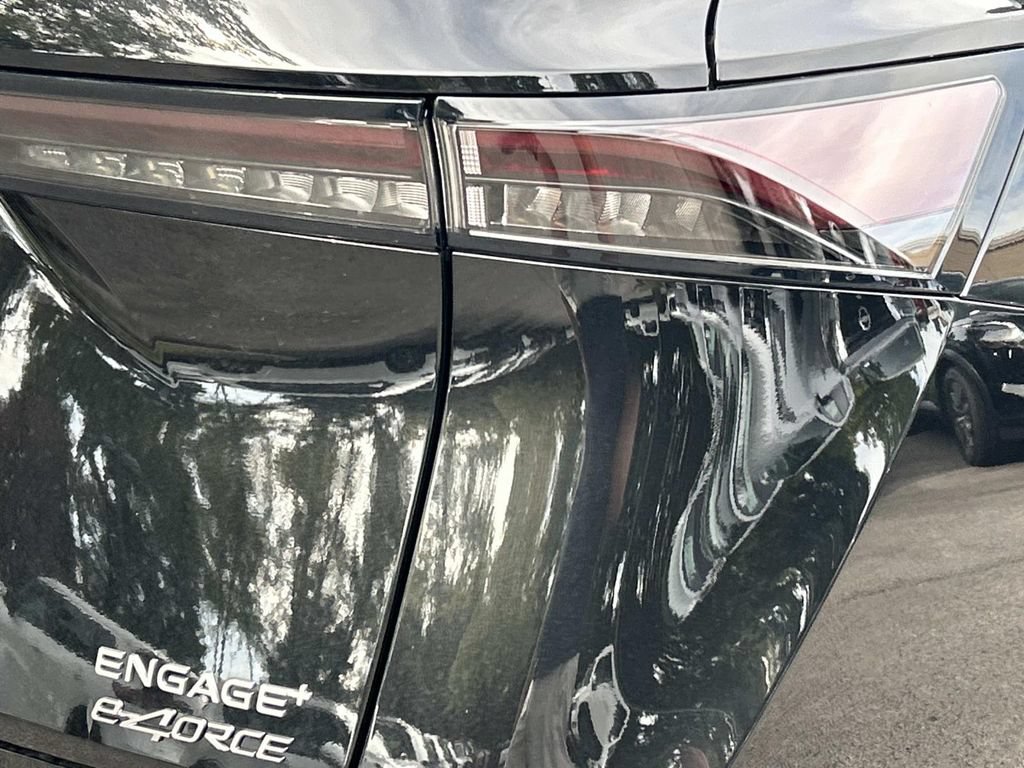 New 2025 Nissan Ariya AWD image 12