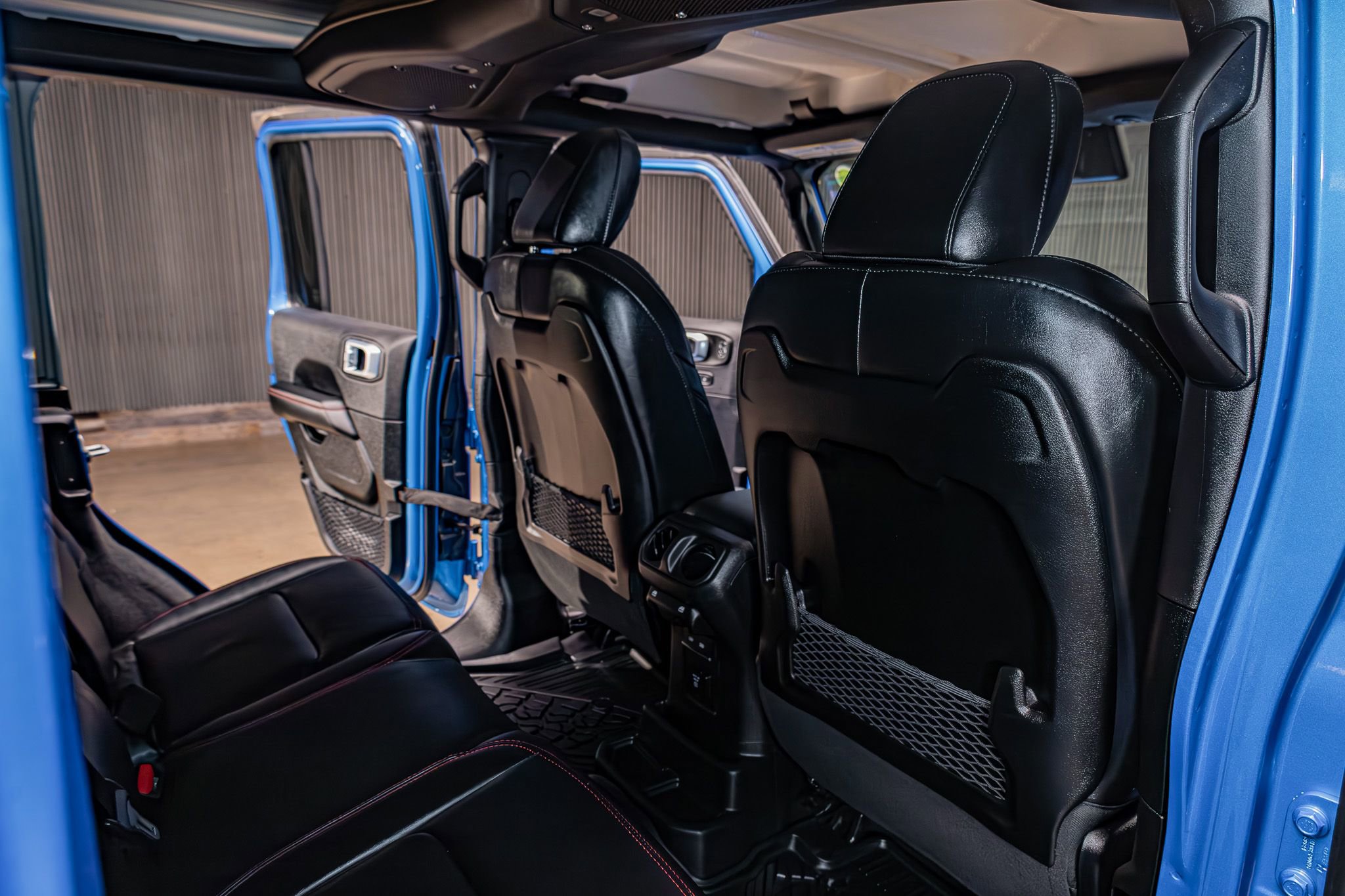 Used 2025 Jeep Wrangler Unlimited Rubicon w/ Convenience Group image 26