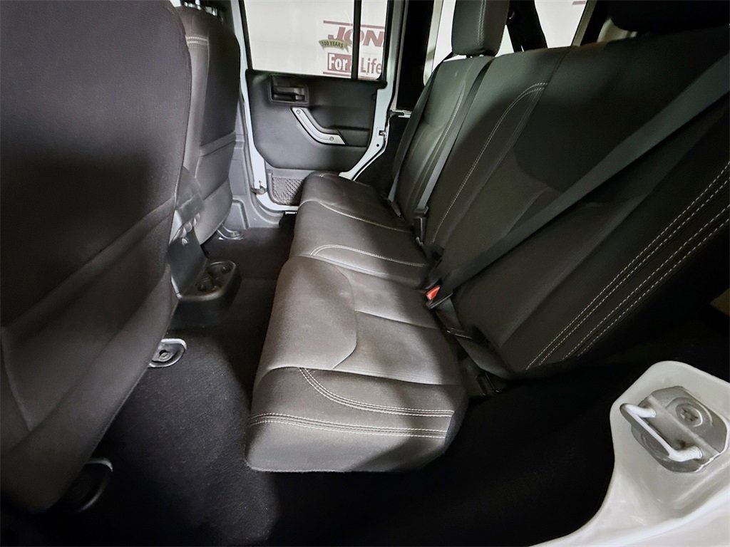 Used 2017 Jeep Wrangler Unlimited Rubicon w/ Connectivity Group image 25