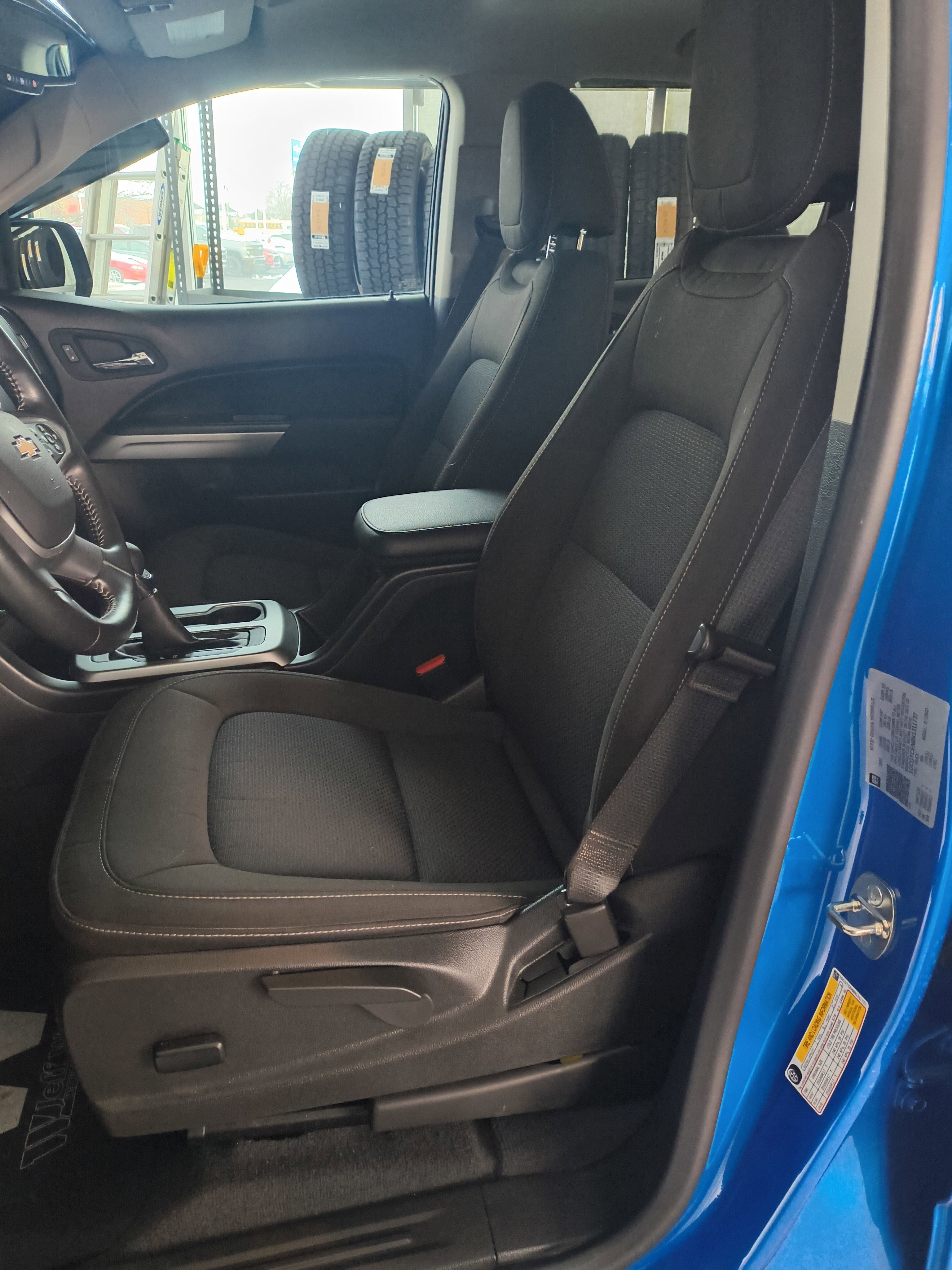 Used 2022 Chevrolet Colorado LT w/ LT Convenience Package image 8