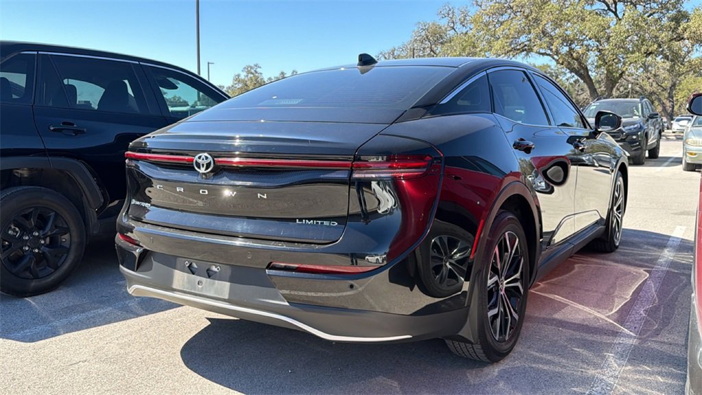 Used 2024 Toyota Crown Limited image 4