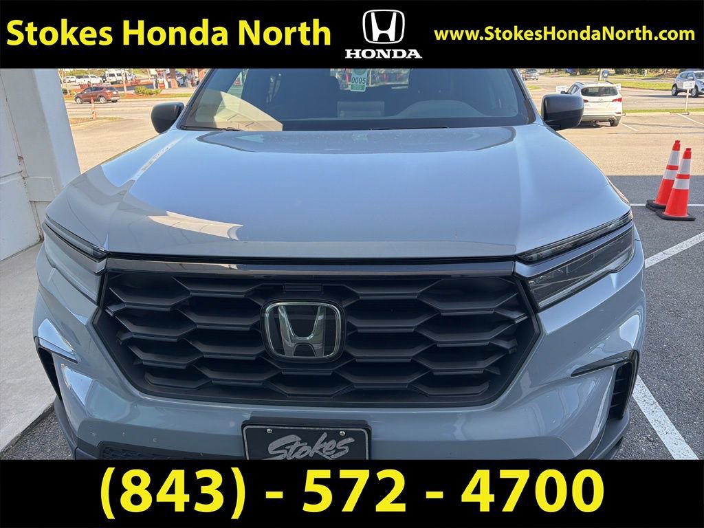 Used 2023 Honda Pilot Sport image 2