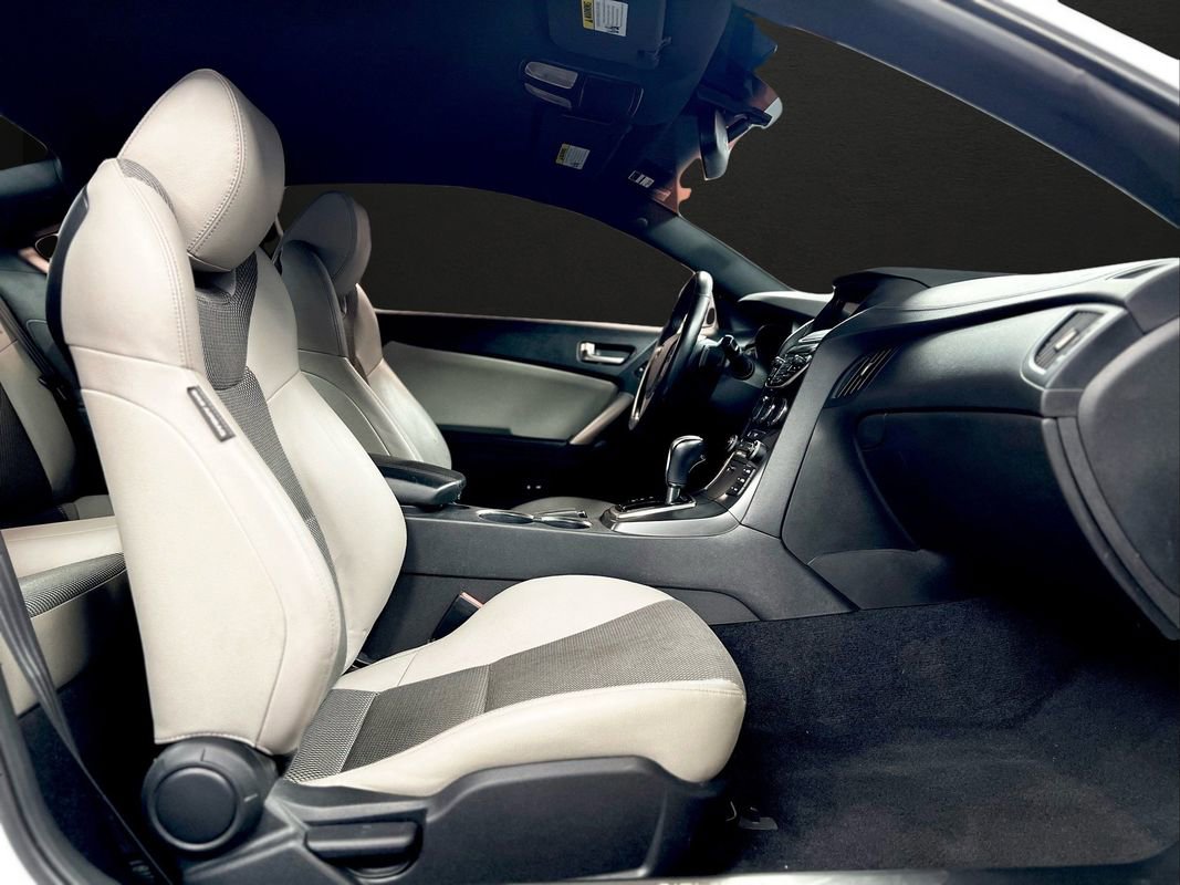 Used 2016 Hyundai Genesis 3.8 image 18