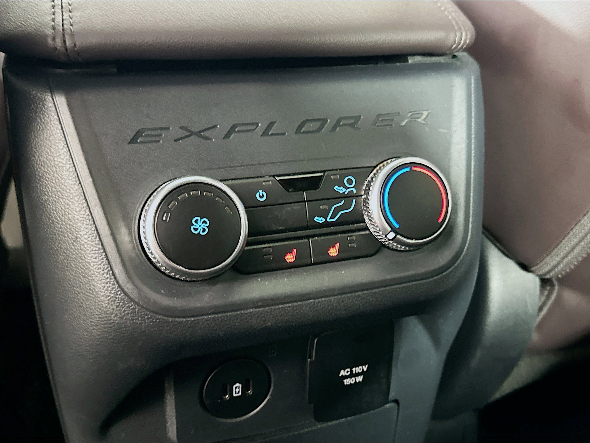 Used 2025 Ford Explorer Platinum w/ LUX Leather Package image 28