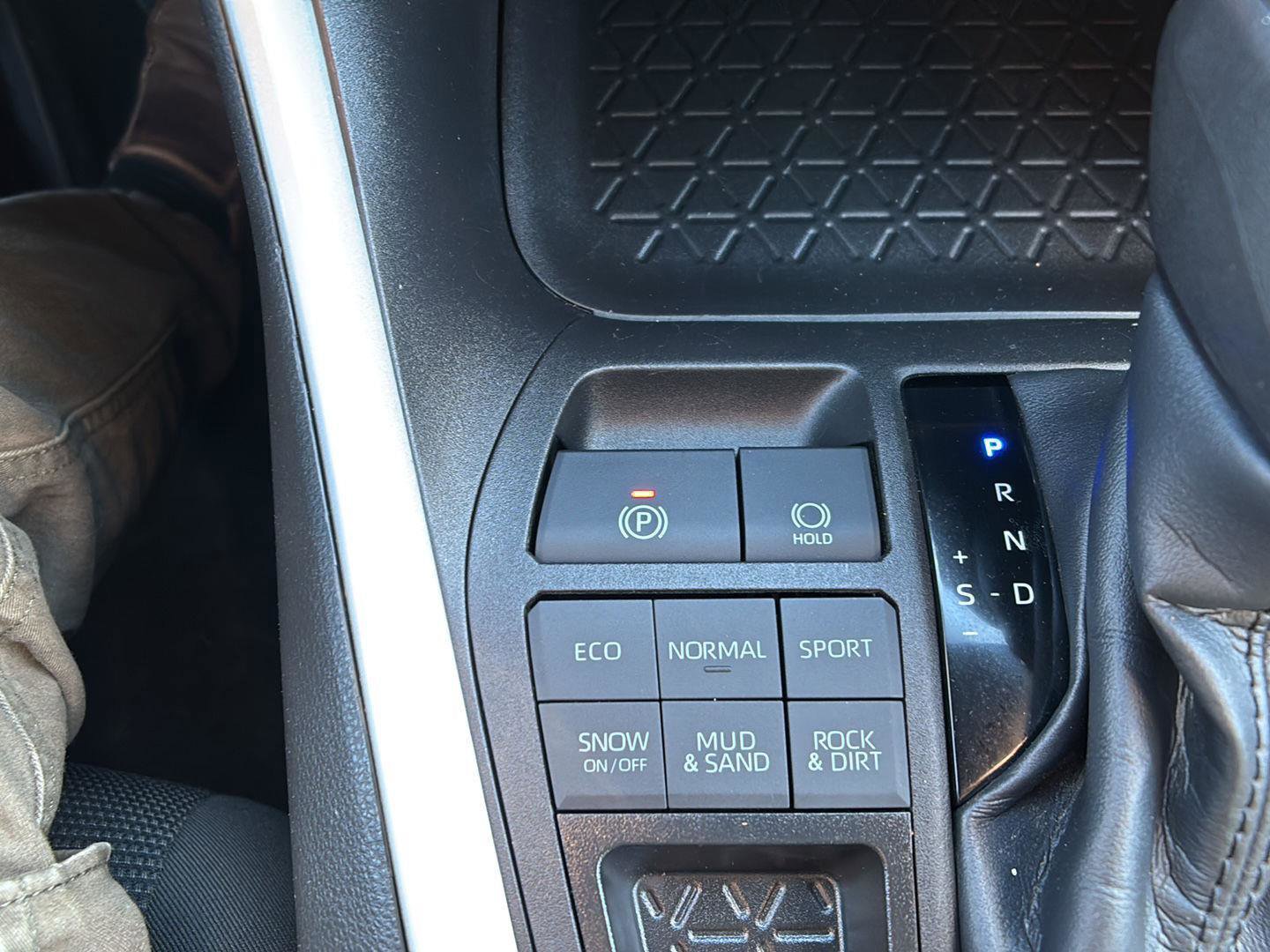 Used 2023 Toyota RAV4 LE image 41