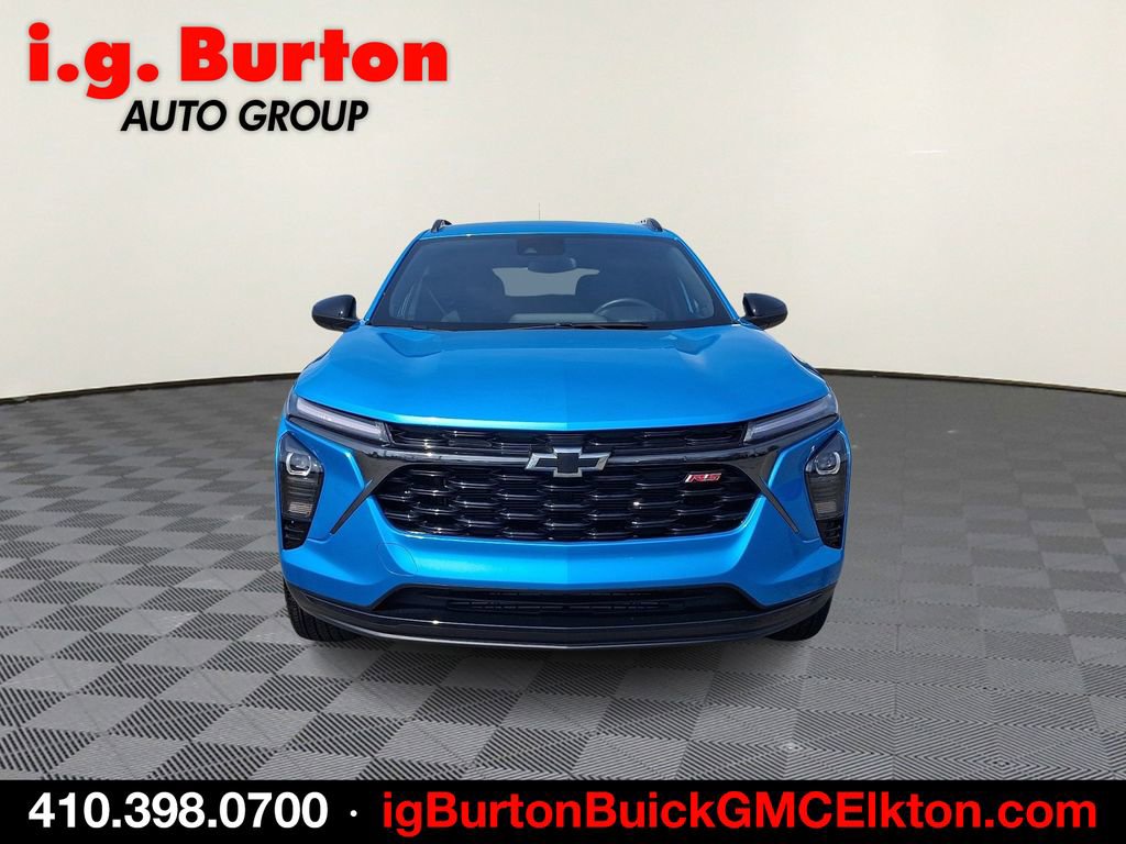 Used 2025 Chevrolet Trax RS w/ Driver Confidence Package image 2