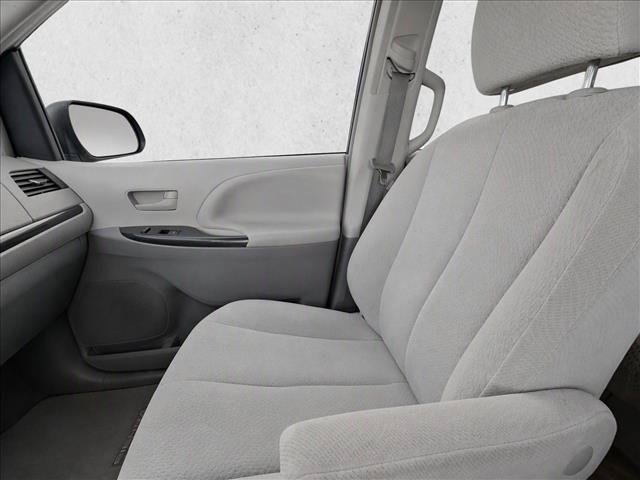Used 2013 Toyota Sienna LE AWD/4WD image 12