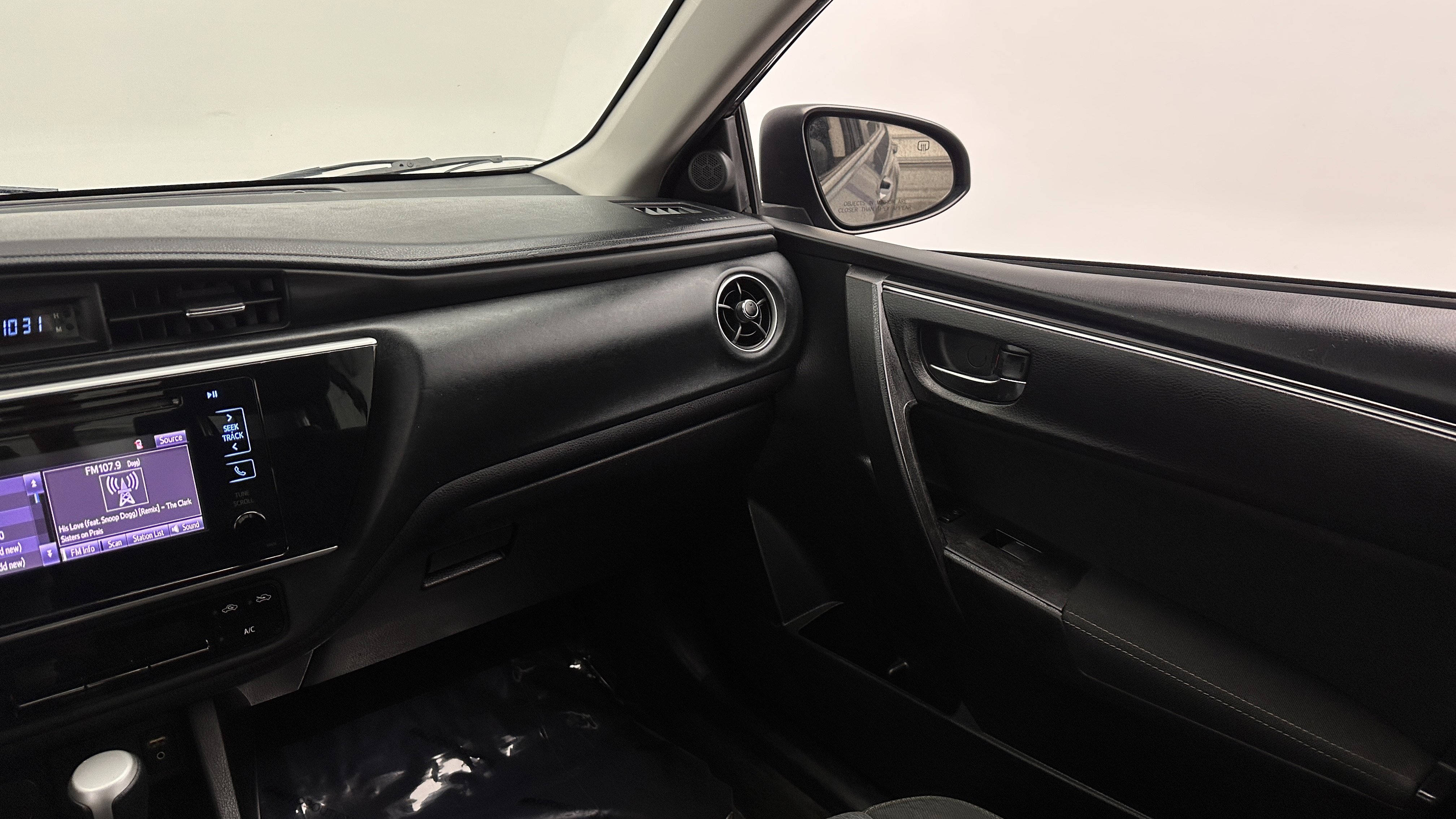 Used 2019 Toyota Corolla LE image 27