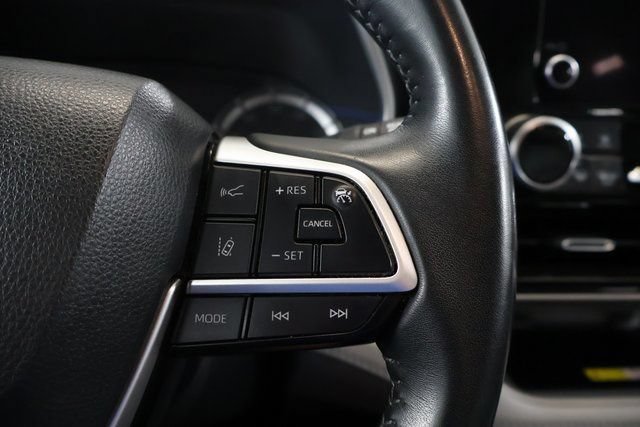 Used 2023 Toyota Highlander XLE AWD/4WD image 19