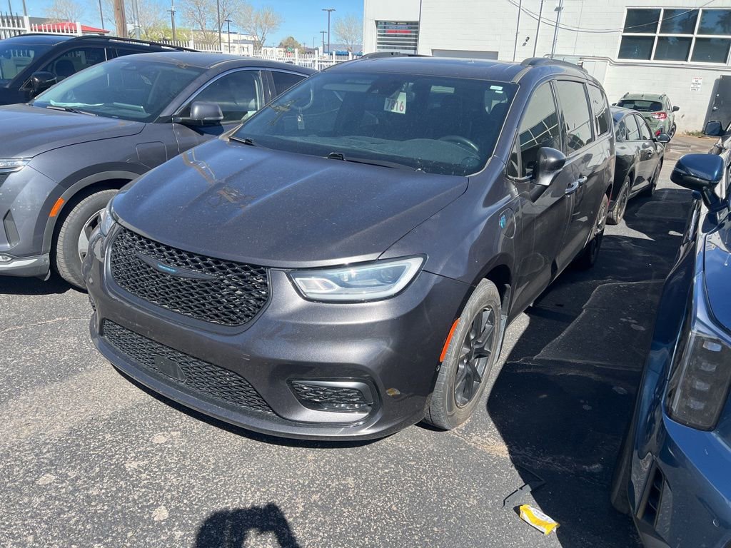 Used 2021 Chrysler Pacifica Limited w/ Uconnect Theater Family Group image 5