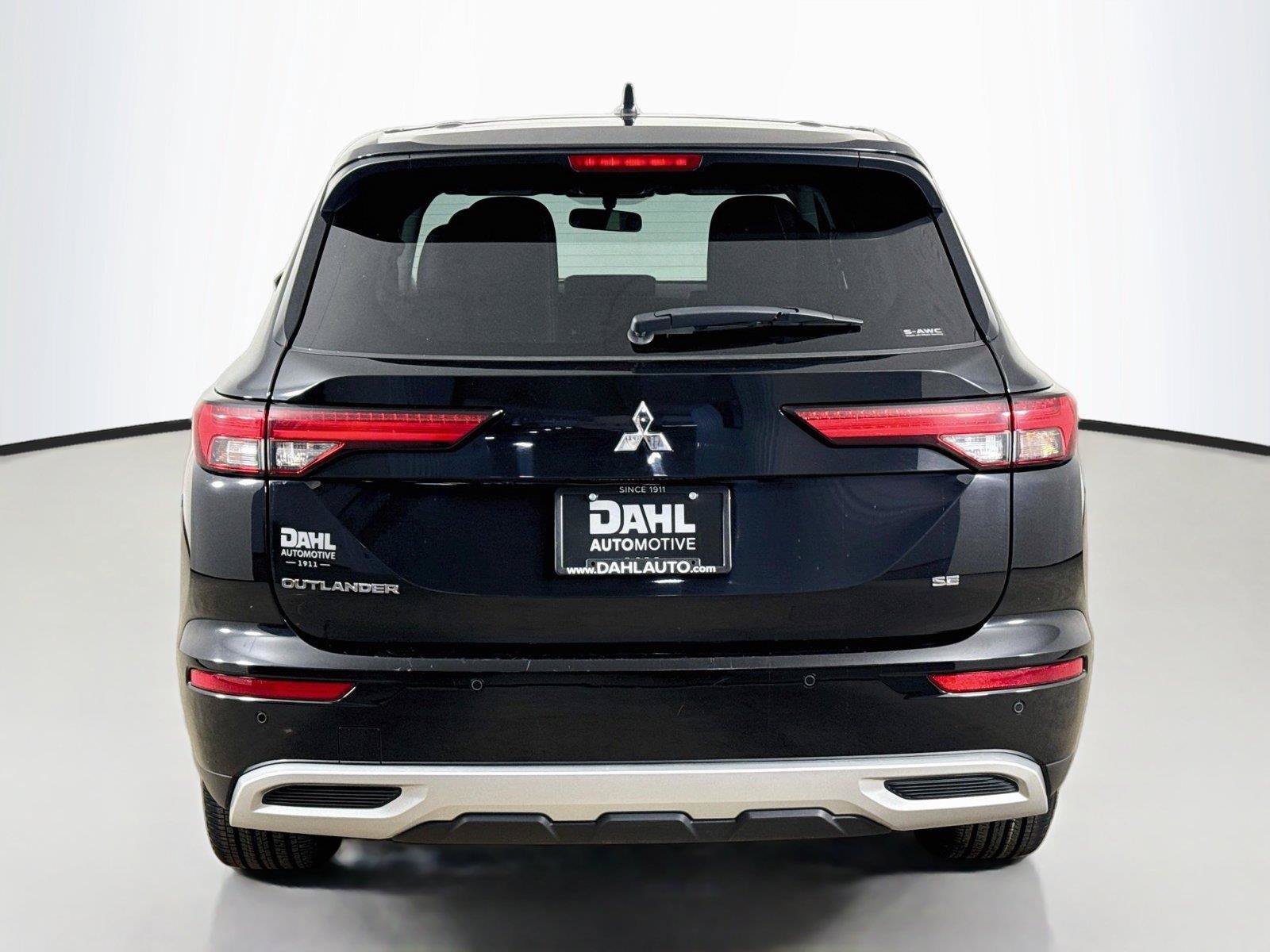 Used 2024 Mitsubishi Outlander SE Black Edition AWD/4WD image 12