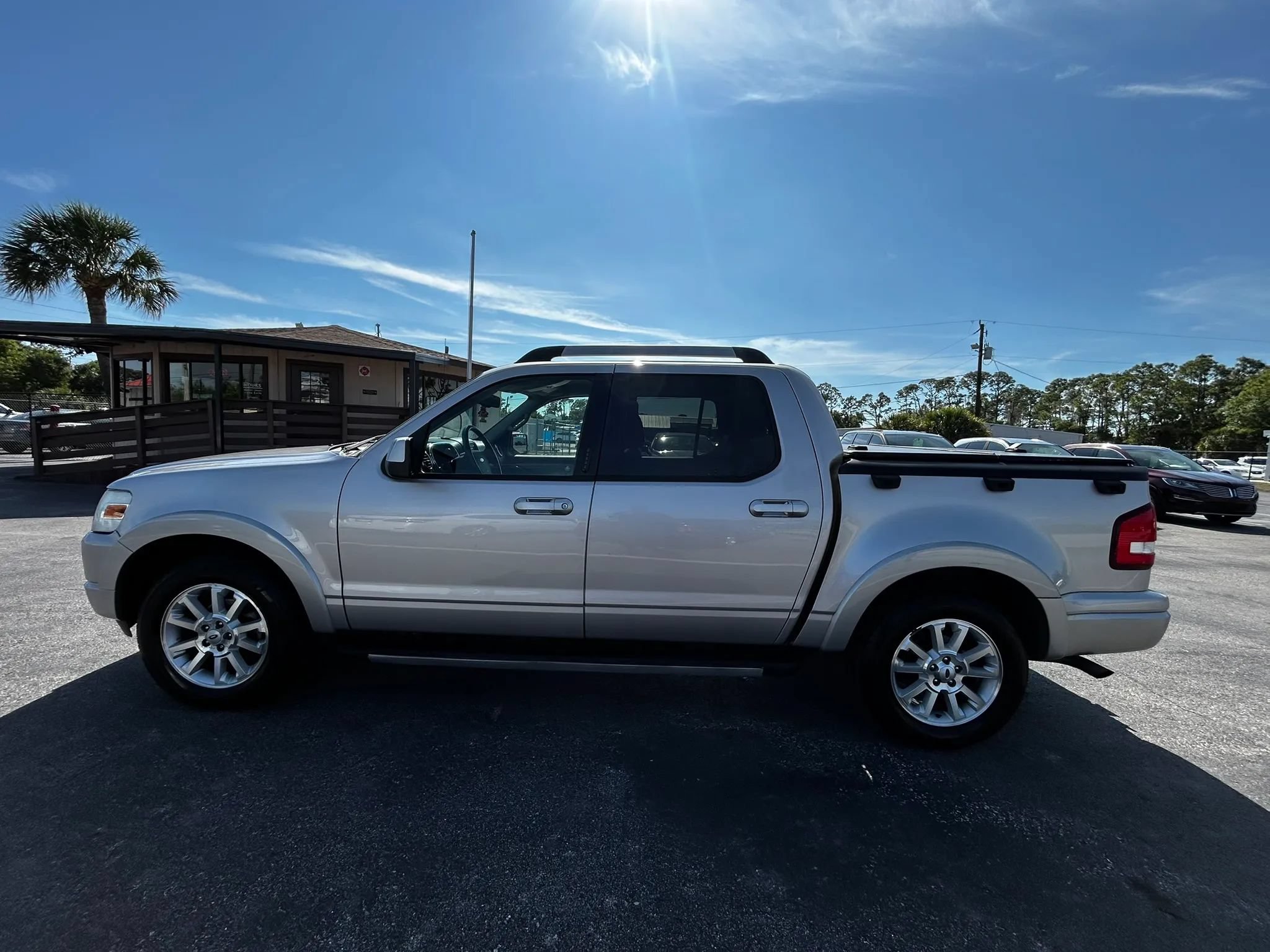 Used 2007 Ford Explorer Sport Trac Limited AWD/4WD image 12