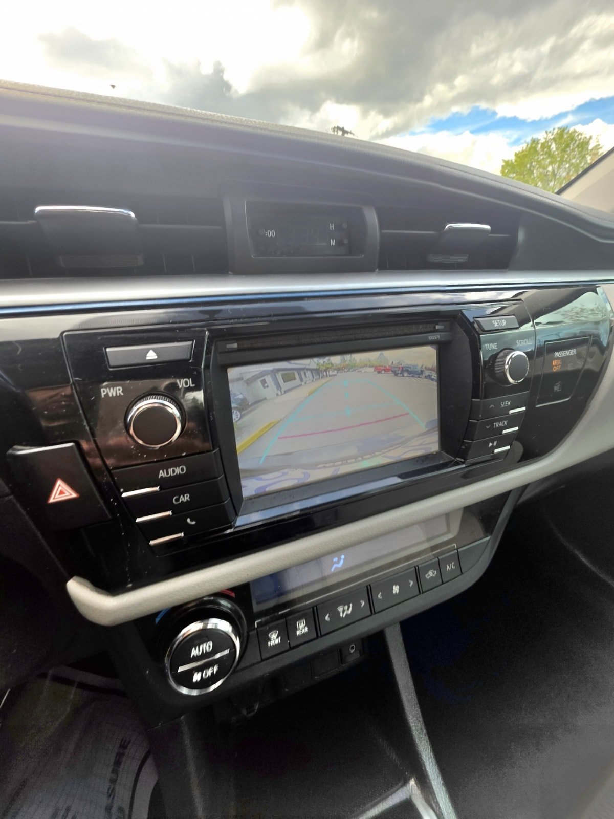 Used 2016 Toyota Corolla LE FWD image 10
