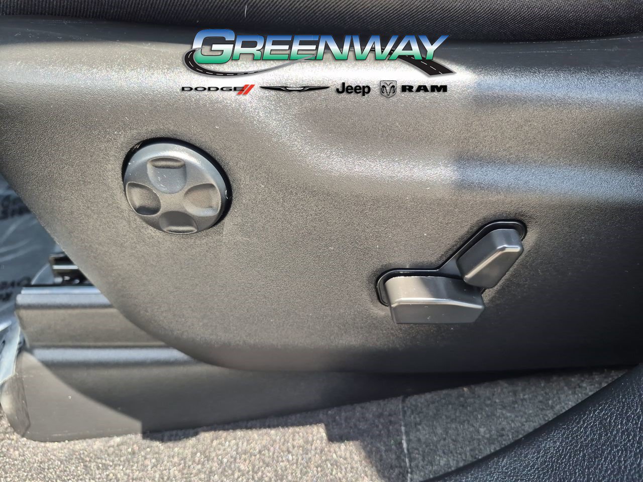 Used 2022 Jeep Grand Cherokee Laredo X RWD image 16