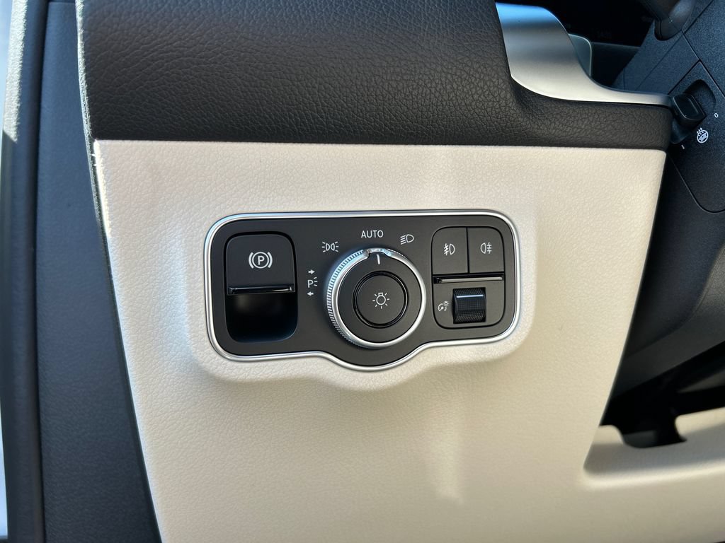 New 2026 Mercedes-Benz GLB 250 4MATIC image 14